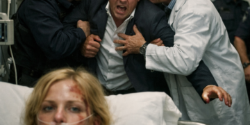 Дверь щёлкнула — и правда впервые оказалась сильнее его улыбки.